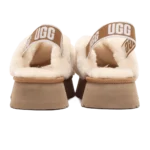 ⁦UGG Disco Cross Slide Chestnut⁩ – תמונה ⁦3⁩