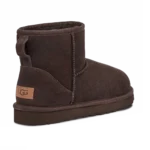 ⁦UGG Classic Mini II Boot Chocolate⁩ – תמונה ⁦3⁩
