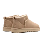 ⁦UGG Classic Ultra Mini Sand⁩ – תמונה ⁦3⁩