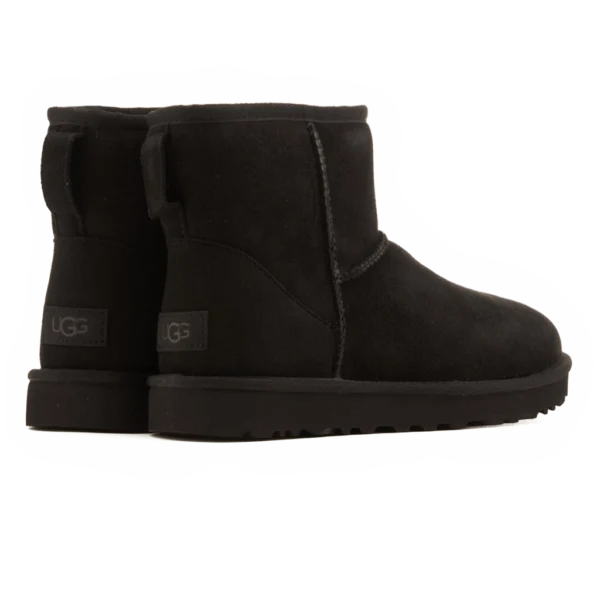 ⁦UGG Classic Mini II Boot Black⁩ – תמונה ⁦3⁩