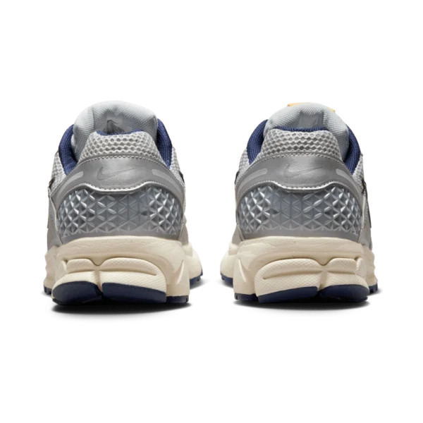 ⁦Nike Zoom Vomero 5 Pure Platinum Laser Orange⁩ – תמונה ⁦3⁩