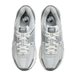 ⁦Nike Zoom Vomero 5 Pure Platinum Summit White Metallic Silver⁩ – תמונה ⁦4⁩