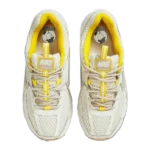 ⁦Nike Zoom Vomero 5 Light Bone Sail University Gold⁩ – תמונה ⁦4⁩