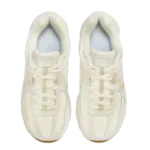 ⁦Nike Zoom Vomero 5 Sail Buff Gold Sea Glass⁩ – תמונה ⁦4⁩
