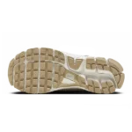 ⁦Nike Zoom Vomero 5 Light Bone Sail University Gold⁩ – תמונה ⁦5⁩