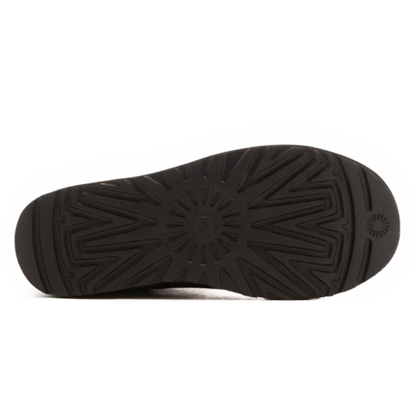 ⁦UGG Classic Mini II Boot Black⁩ – תמונה ⁦5⁩
