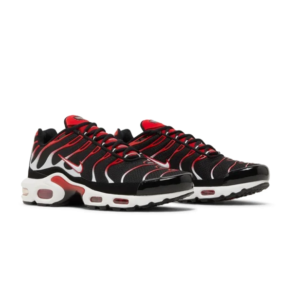 ⁦Nike Air Max Plus Black White University Red⁩ – תמונה ⁦2⁩