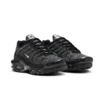 ⁦Nike Air Max Plus Black Suede Silver⁩ – תמונה ⁦2⁩