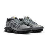 ⁦Nike Air Max Plus Utility Wolf Grey Black⁩ – תמונה ⁦2⁩