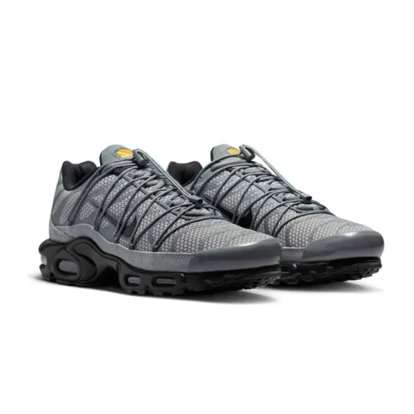 ⁦Nike Air Max Plus Utility Wolf Grey Black⁩ – תמונה ⁦2⁩
