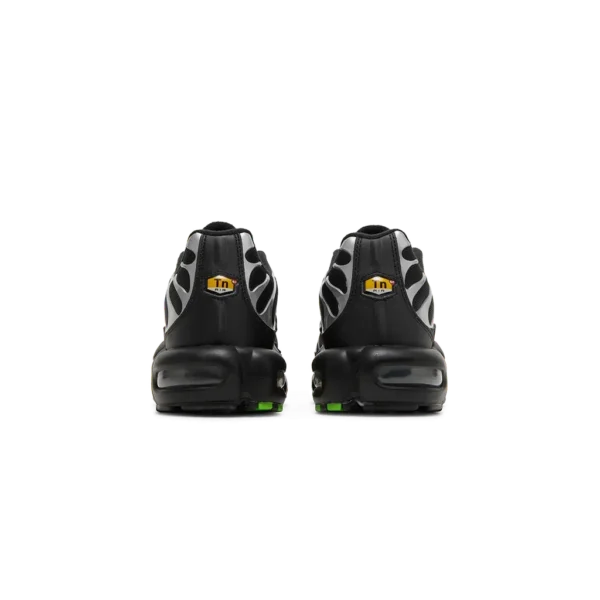⁦Nike Air Max Plus Black Silver Green Strike⁩ – תמונה ⁦3⁩