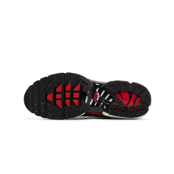 ⁦Nike Air Max Plus Black White University Red⁩ – תמונה ⁦4⁩