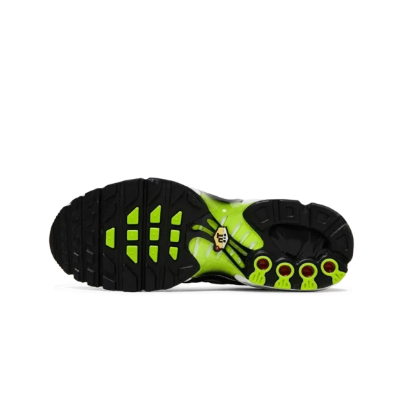 ⁦Nike Air Max Plus 1 Black Volt⁩ – תמונה ⁦4⁩