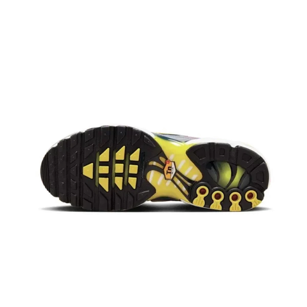⁦Nike Air Max Plus Violet Dust High Voltage⁩ – תמונה ⁦4⁩