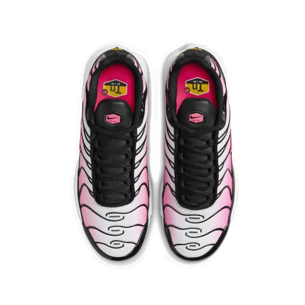 ⁦Nike Air Max Plus Black Hot Punch⁩ – תמונה ⁦4⁩