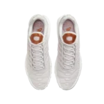 ⁦Nike Air Max Plus Vast Grey Metallic Copper⁩ – תמונה ⁦4⁩