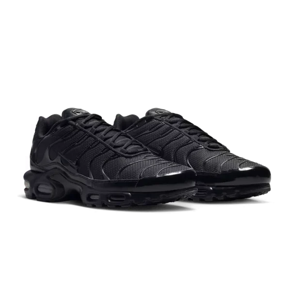 ⁦Nike Air Max Plus Triple Black⁩ – תמונה ⁦2⁩