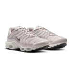 ⁦Nike Air Max Plus Platinum Violet⁩ – תמונה ⁦2⁩