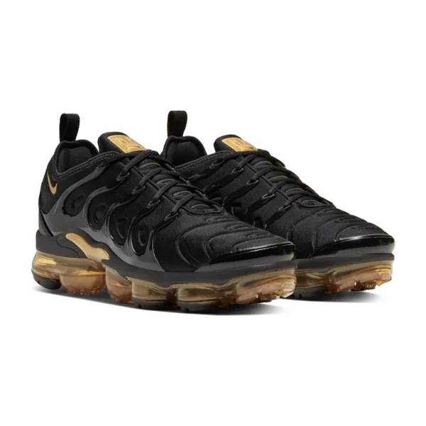 ⁦Nike Air VaporMax Plus Black Gold⁩ – תמונה ⁦2⁩
