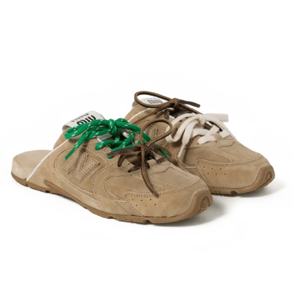 ⁦New Balance x Miu Miu 530 SL Faded Suede Mules Ecru⁩ – תמונה ⁦2⁩