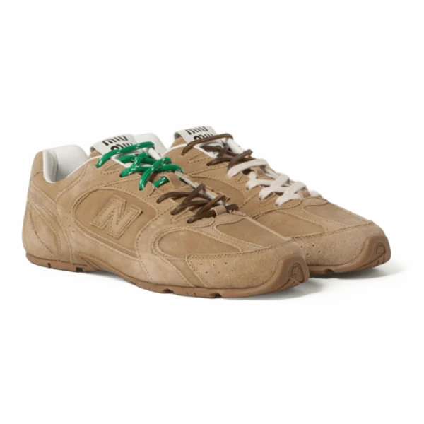 ⁦New Balance x Miu Miu 530 SL Suede Sneakers Ecru⁩ – תמונה ⁦2⁩