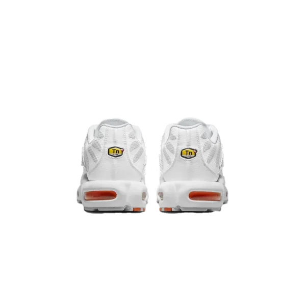 ⁦Nike Air Max Plus Utility White Safety Orange⁩ – תמונה ⁦3⁩