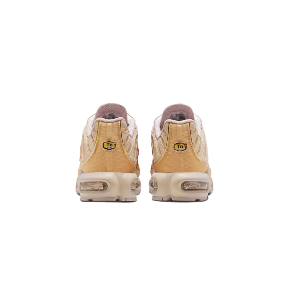 ⁦Nike Air Max Plus Sanddrift Red Stardust⁩ – תמונה ⁦3⁩