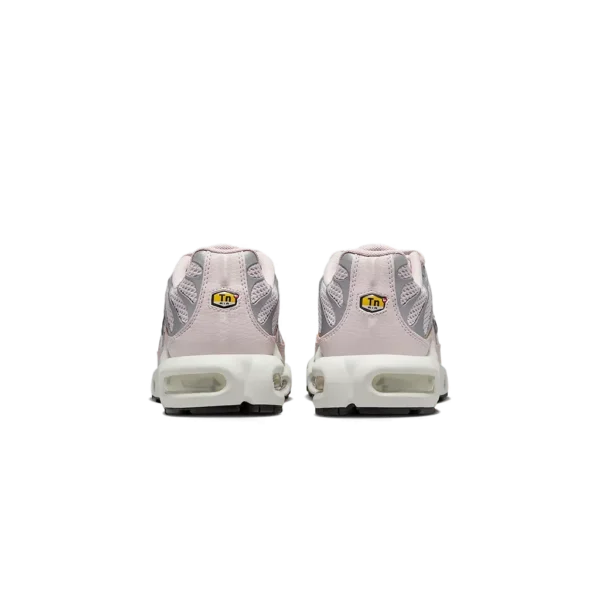 ⁦Nike Air Max Plus Platinum Violet⁩ – תמונה ⁦3⁩