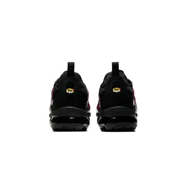 ⁦Nike Air VaporMax Plus Black Noble Red⁩ – תמונה ⁦3⁩