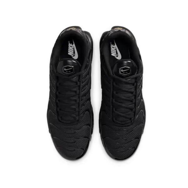 ⁦Nike Air Max Plus Triple Black⁩ – תמונה ⁦4⁩