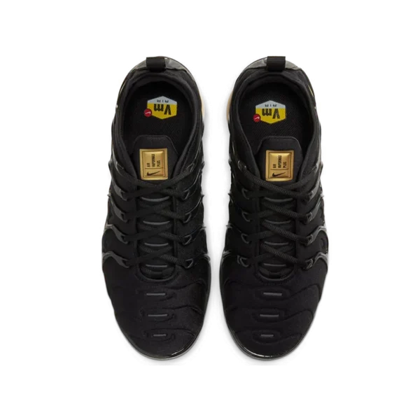 ⁦Nike Air VaporMax Plus Black Gold⁩ – תמונה ⁦4⁩
