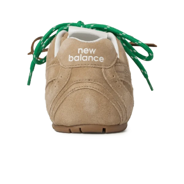 ⁦New Balance x Miu Miu 530 SL Suede Sneakers Ecru⁩ – תמונה ⁦4⁩
