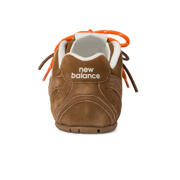 ⁦New Balance x Miu Miu 530 SL Suede Sneakers Cinnamon⁩ – תמונה ⁦4⁩