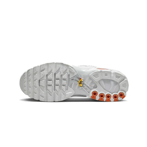 ⁦Nike Air Max Plus Utility White Safety Orange⁩ – תמונה ⁦5⁩