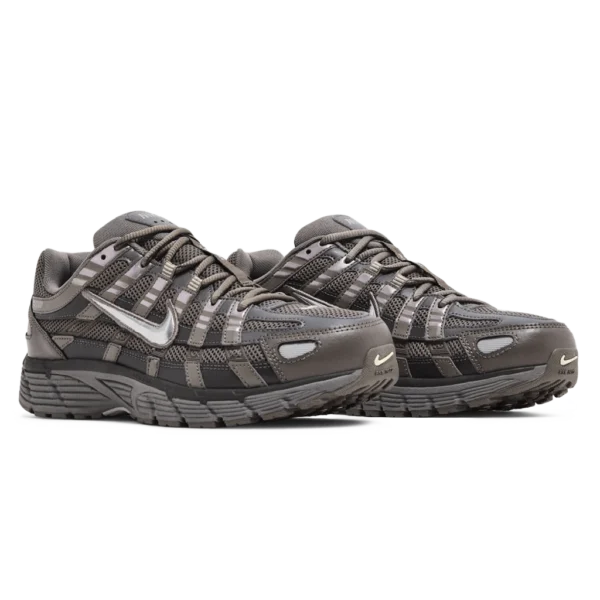 ⁦Nike P-6000 Cave Stone Ash Flat Pewter Metallic Silver⁩ – תמונה ⁦2⁩