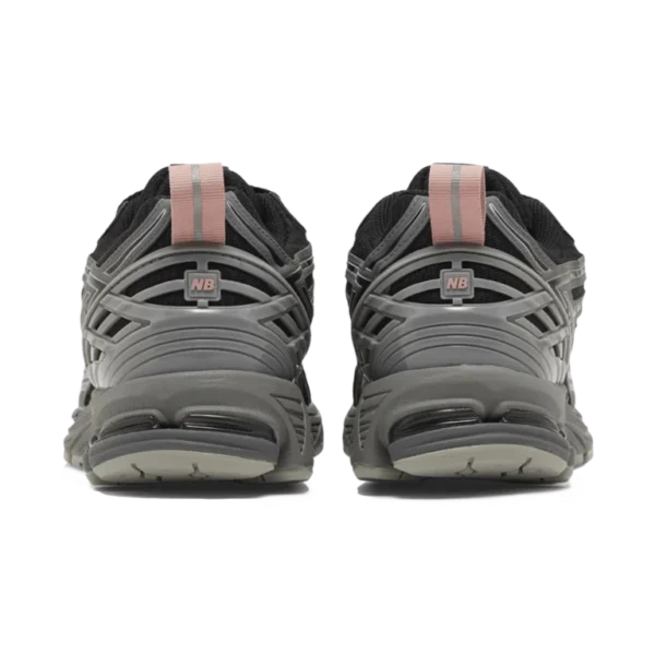 ⁦New Balance 1906 Black Pink Moon⁩ – תמונה ⁦3⁩