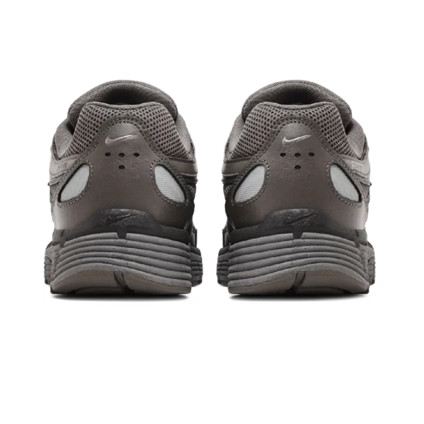 ⁦Nike P-6000 Cave Stone Ash Flat Pewter Metallic Silver⁩ – תמונה ⁦3⁩