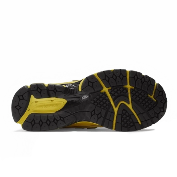 ⁦New Balance1906 Blazing Yellow Black⁩ – תמונה ⁦4⁩