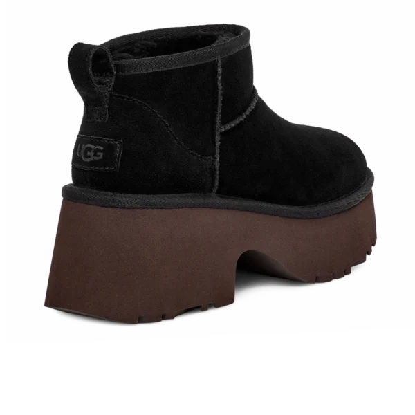 ⁦UGG Classic Ultra Mini New Heights Boots Black⁩ – תמונה ⁦3⁩