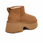 ⁦UGG Classic Ultra Mini New Heights Boots Chestnut⁩ – תמונה ⁦5⁩