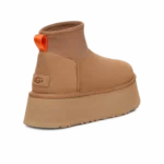 ⁦UGG Classic Mini Dipper Boots Chestnut⁩ – תמונה ⁦3⁩