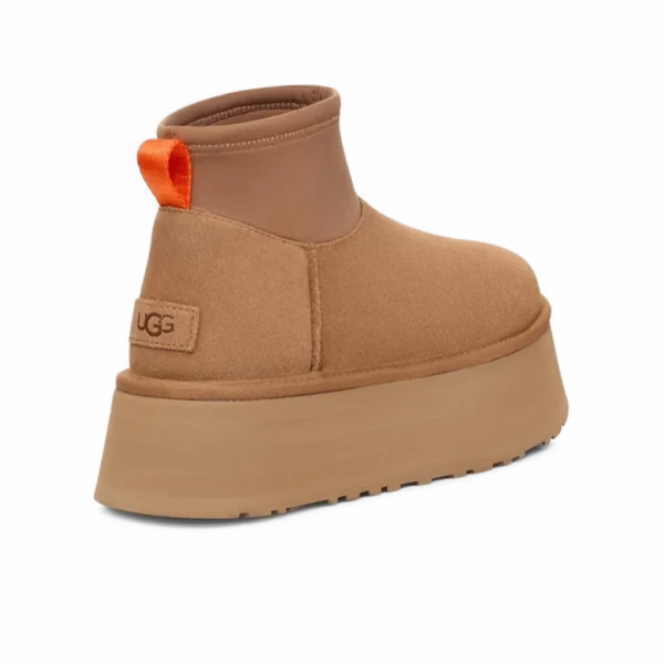 ⁦UGG Classic Mini Dipper Boots Chestnut⁩ – תמונה ⁦3⁩