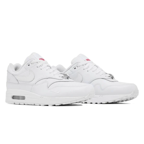 ⁦Air Max 1 x Supreme Triple White⁩ – תמונה ⁦2⁩