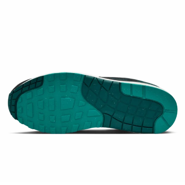 ⁦Air Max 1 x LeBron James “Liverpool”⁩ – תמונה ⁦5⁩