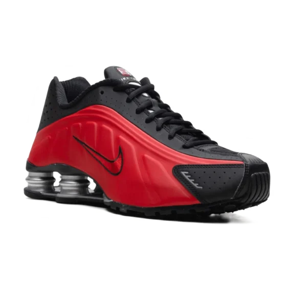 ⁦Nike Shox R4 University Red Black⁩ – תמונה ⁦2⁩