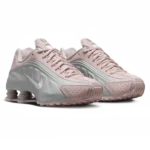 ⁦Nike Shox R4 Barely Rose Metallic Platinum⁩ – תמונה ⁦2⁩