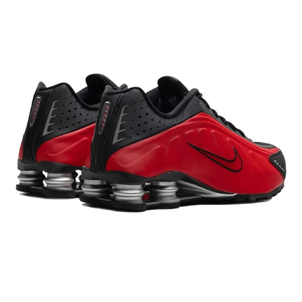 ⁦Nike Shox R4 University Red Black⁩ – תמונה ⁦3⁩