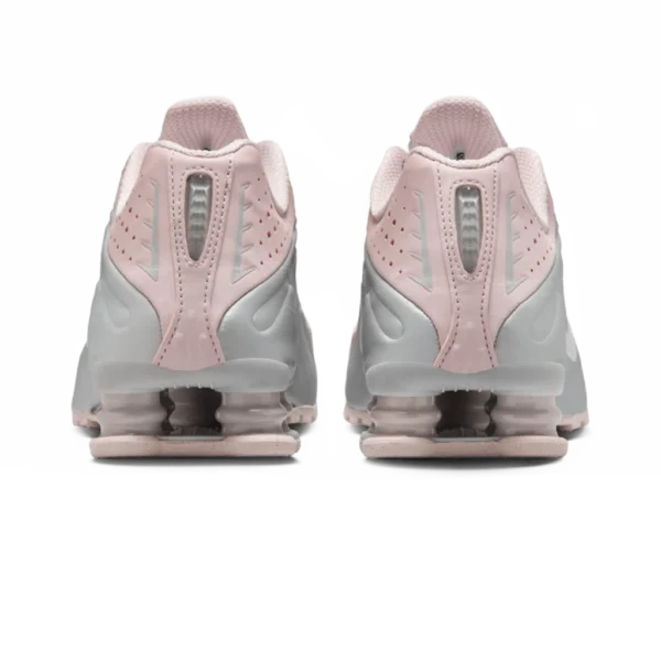 ⁦Nike Shox R4 Barely Rose Metallic Platinum⁩ – תמונה ⁦3⁩