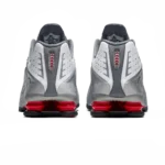 ⁦Nike Shox R4 Metallic Silver Comet Red⁩ – תמונה ⁦3⁩