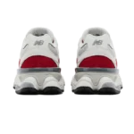⁦New Balance 9060 Reflection True Red⁩ – תמונה ⁦3⁩